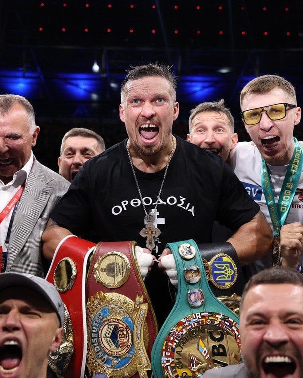 AnnaFromUA_YT's tweet image. We’re incredibly proud of Oleksandr Usyk, a champion born in Crimea, Ukraine, who has become an undisputed legend in the boxing world. He’s also a great supporter of the Ukrainian Armed Forces, always standing by his country and its defenders. Recently, Usyk invited Donald Trump…