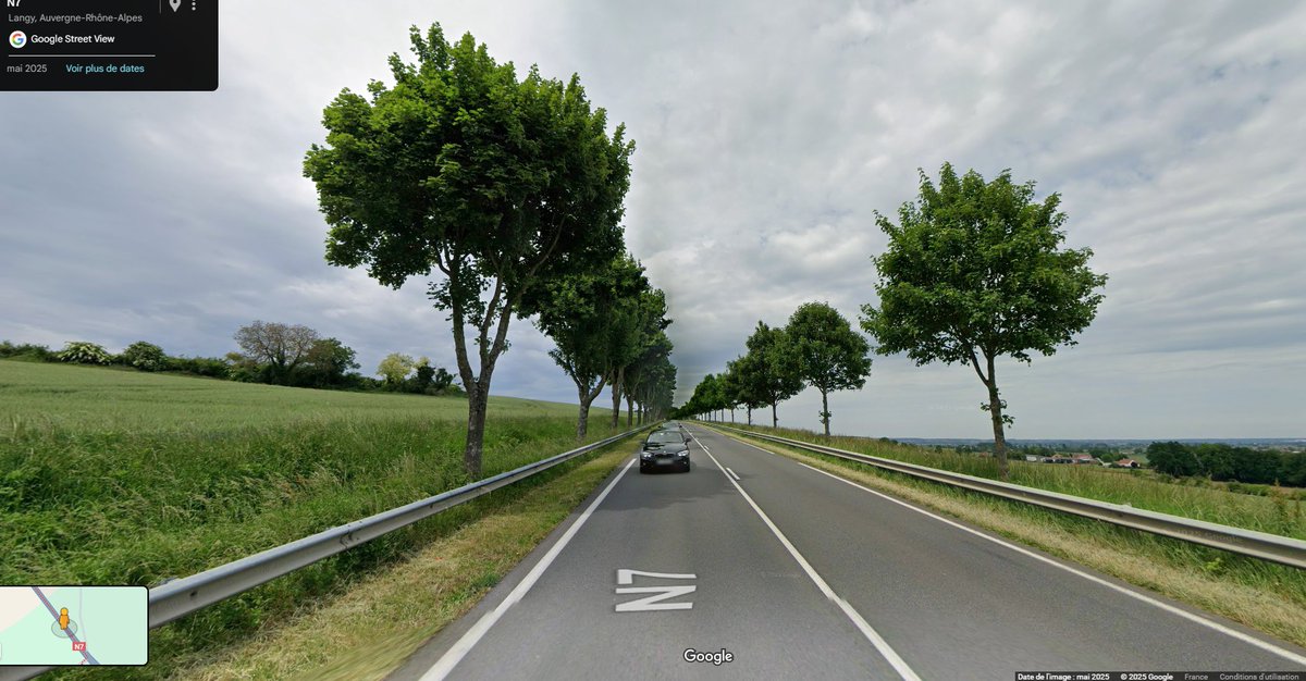 Ciel_Paysage's tweet photo. @PascalineMa @Meteovilles Impressionnant! 😮
Souvenir des 2 rangées d'arbres par @googlemaps en mai dernier... #N7 #Allier #Langy https://t.co/qtdlWuYZnu