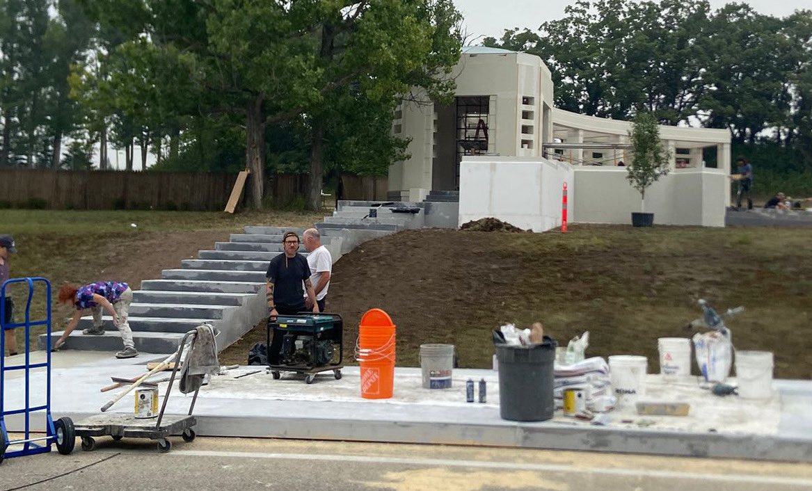 brent_bellamy's tweet image. They are building a replica of the Grassy Knoll in Bird’s Hill Park for the filming of John Travolta’s movie about JFK.