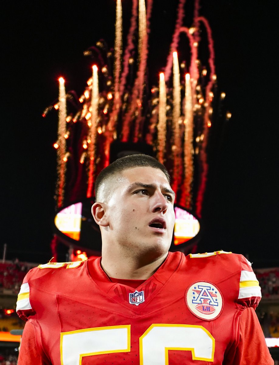 LandingZoneBR's tweet image. O Kansas City Chiefs renovou com o Pass-Rusher George Karlaftis por 4 anos, no valor de $93 milhões!
O contrato conta com $62 milhões totalmente garantidos!
Que BARGANHA! 😲