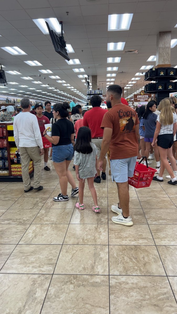 NBAKingBell's tweet image. Walking through Buc-ee’s hungover on a sunday is hell on earth.