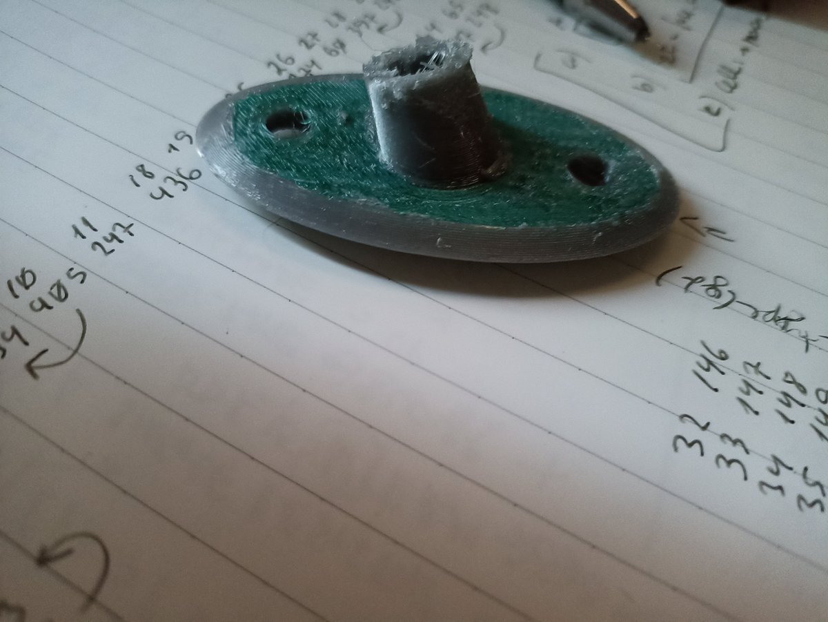 YLRabbit's tweet image. Well with this print orientation (huge horizontal area with supports) it's just a great result!
It was impossible to print at a tilt - allis held on the edge screws and there should be no inter-level connections between them, the levels should go through both screws.
#3dprinting