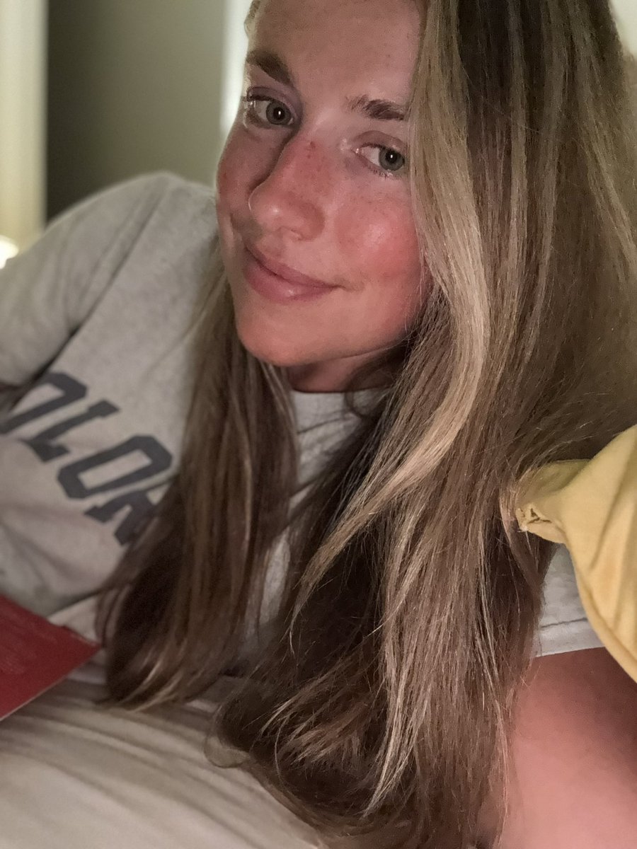 BellaWallerstei's tweet image. Spend Sunday evenings looking through my fan mail from Iranian bots and incels🥰