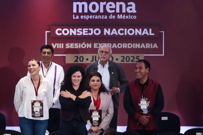 🔴 #TiroAlAire | La fractura en <a href="/PartidoMorenaMx/">Morena</a> ya no es una amenaza: es un hecho. Hoy ni Andy López Beltrán se presentó.

Les quedó grande el partido. 

Los escándalos que rodean a Adán Augusto —y los que están por estallar en torno a Arturo Ávila— no podrán ser contenidos por