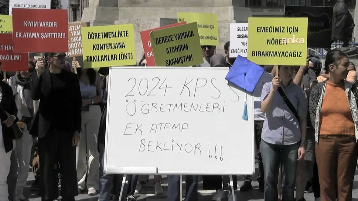 musa (@romaneskbiri) on Twitter photo Bugün de mücadelemizi sürdürüyoruz. 93 gün oldu tamı tamına. Sahi kimler sesimizi duydu? Kimler hakkı, başarısı, emeği elinden alınan başarılı gençlerin yanında durdu? 
Hayatımız, ümitlerimiz, planlarımız ve başarımız...
Hepsi yerle yeksan oluyor, razı mısınız? Bugün de mücadelemizi sürdürüyoruz. 93 gün oldu tamı tamına. Sahi kimler sesimizi duydu? Kimler hakkı, başarısı, emeği elinden alınan başarılı gençlerin yanında durdu? 
Hayatımız, ümitlerimiz, planlarımız ve başarımız...
Hepsi yerle yeksan oluyor, razı mısınız?