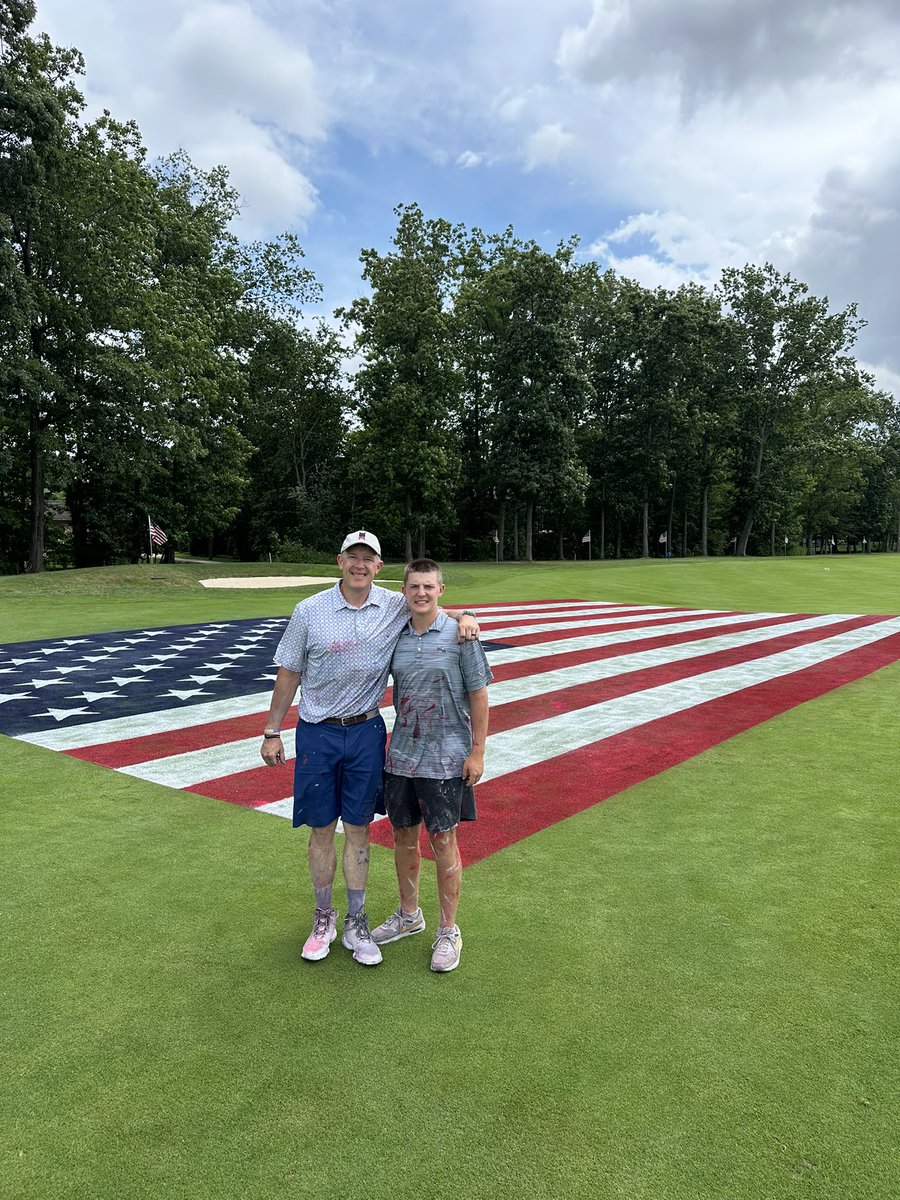 MikePickettPro's tweet image. When Mark Sierak and @FoldsofHonor ask to paint a USA flag at Barrington for the Folds event tomorrow, the answer is always YES!  Such an honor!  2nd year in a row now. Shout to Coach Urban Meyer for stopping by to chat.
#RazzWayofLife
#usa
#FoldsofHonor 
#LowerBackProbz