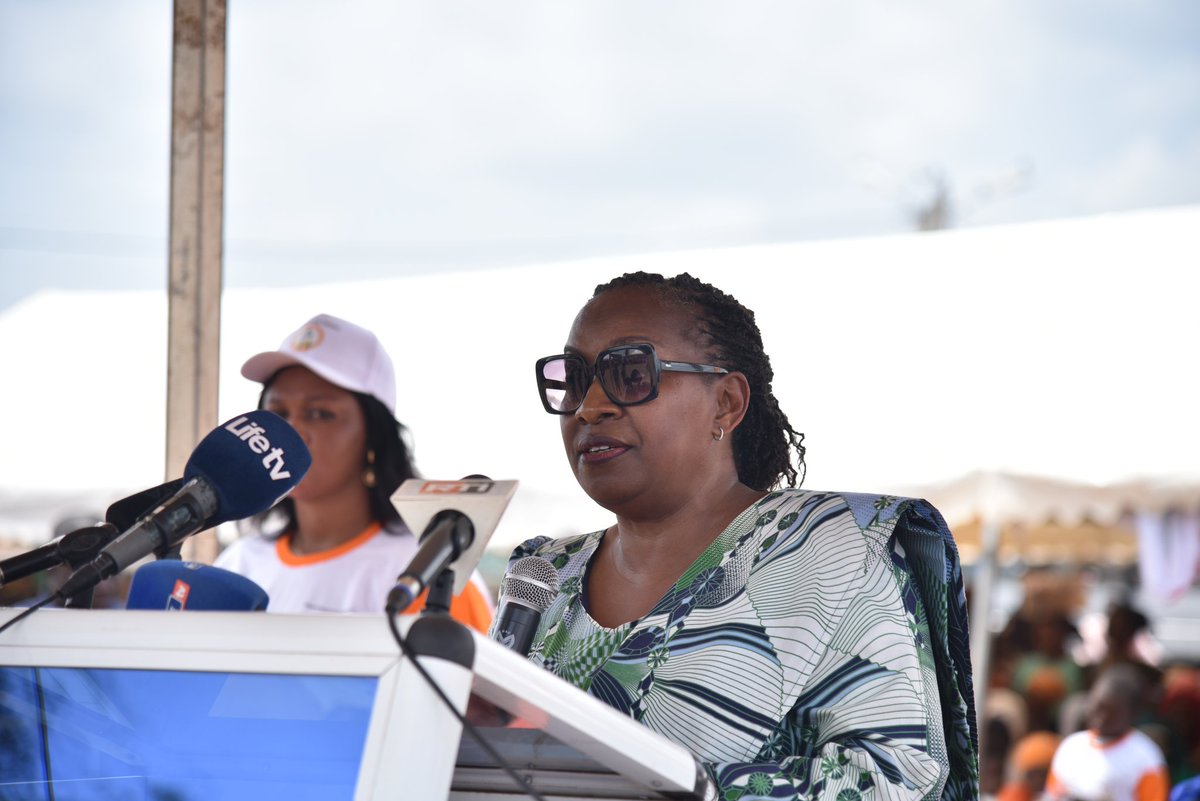1/2. À Bouna, ce samedi 20 juillet 2025, la Semaine de la Population s’est achevée en beauté avec une cérémonie de clôture présidée par Mme Nialé Kaba, Ministre de l’Économie, du Plan et du Développement, en présence de la Coordinatrice Résidente du SNU en Côte d’Ivoire, de la