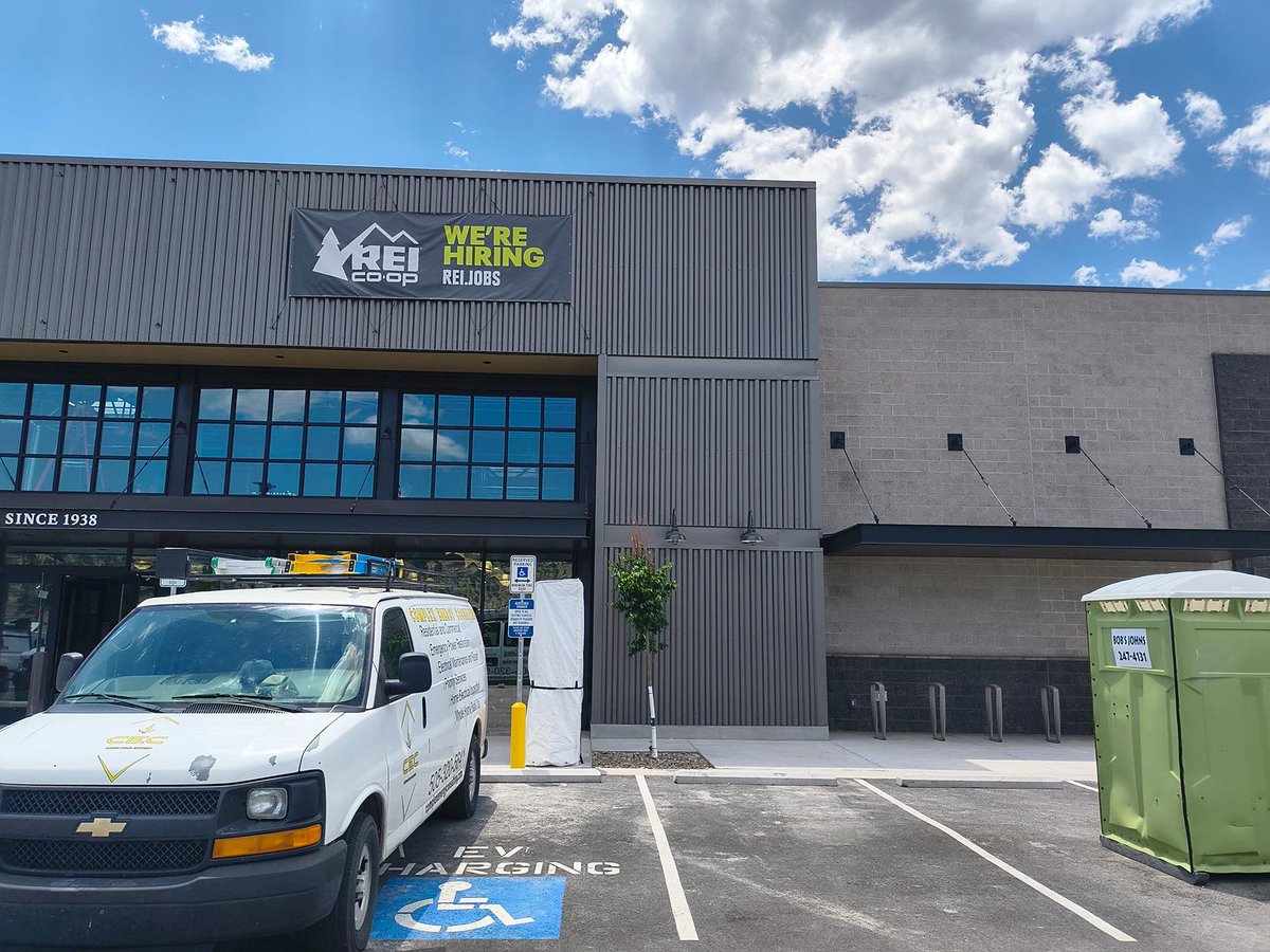 RANtracker's tweet image. Rivian has secretly been building a new Adventure Network station in Durango, Colorado!!

8 charging dispensers have now been installed at the soon to open REI Co-op on Turner Dr. 

The chargers could open as early as this week.

rivianforums.com/forum/threads/…