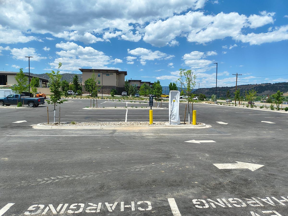 RANtracker's tweet image. Rivian has secretly been building a new Adventure Network station in Durango, Colorado!!

8 charging dispensers have now been installed at the soon to open REI Co-op on Turner Dr. 

The chargers could open as early as this week.

rivianforums.com/forum/threads/…