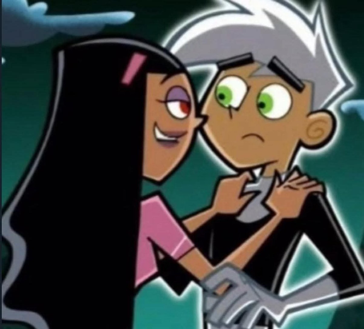 FredoInDaCut995's tweet image. A shortie will be all up in yo face like this and STILL miss her ex