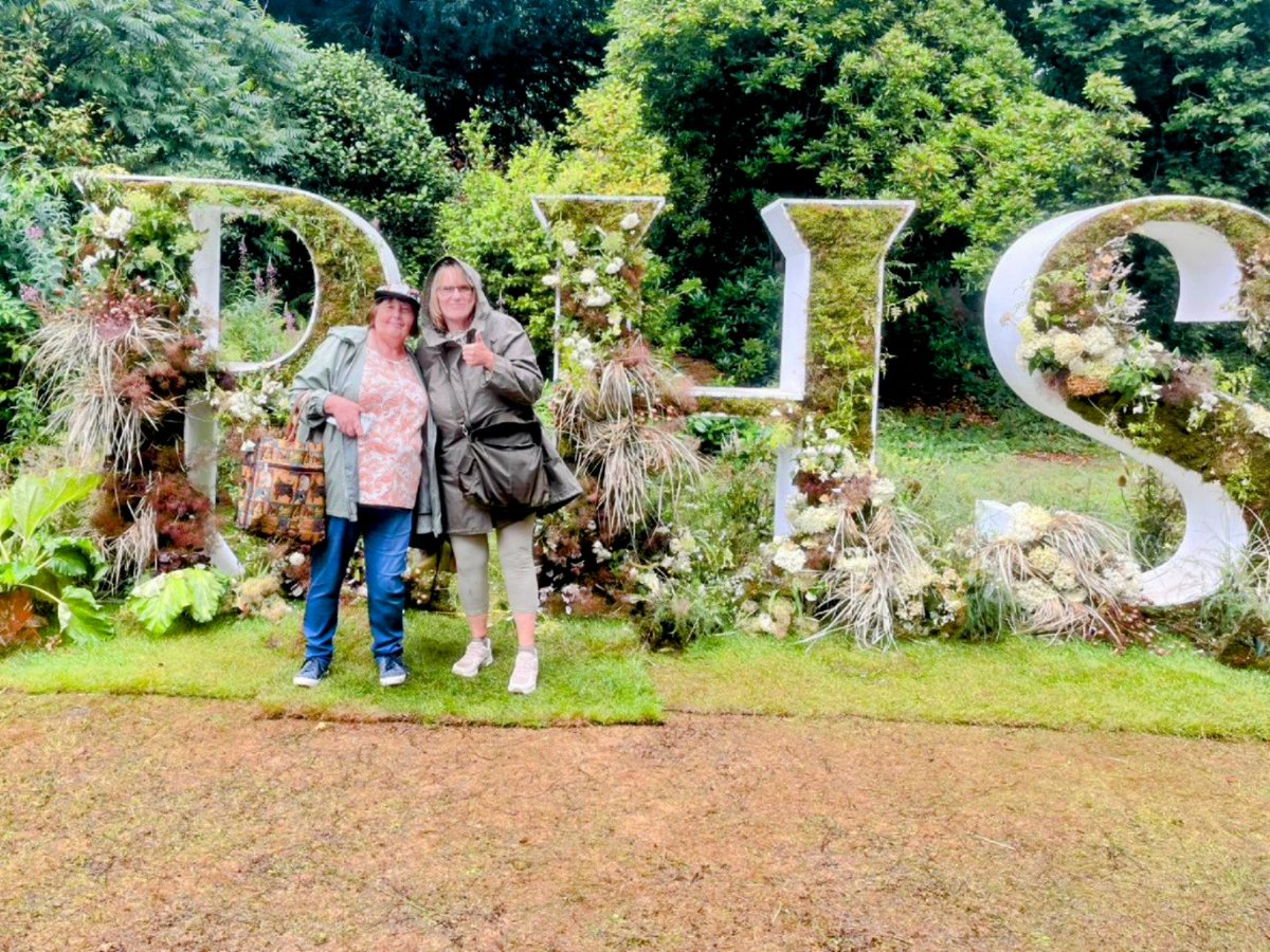 CazCutts1's tweet image. A fantastic if very wet afternoon at RHS Wentworth Woodhouse