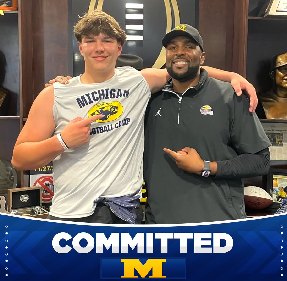 uofmcoverage's tweet image. BREAKING: 2027 3⭐️ OL Louis Esposito has committed to Michigan!
The 6’5 265 pound prospect from Saline, MI chose the #Wolverines over Purdue, Louisville, Pittsburgh and others
Louis is the son of Michigan DL coach Lou Esposito #GoBlue