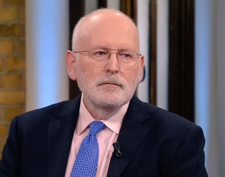 In Spanje deed de politie een INVAL op het partijkantoor van de linkse premier Sanchez wegens corruptie-schandaal! 
Timmermans kocht voor 17 MILJARD klimaat-clubs om!

Doe een ❤️ &amp; RT als je vindt dat de politie bij Timmermans moet binnenvallen!