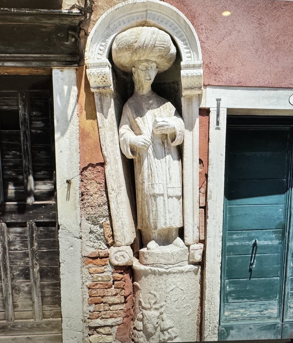 elaine_pasquini's tweet image. Bas-relief in Campo San Toma of St. Mark healing Anianus must be near Gabriel Allon’s apartment in San Polo. Also the merchant & camel bas-relief nearby and Mori bros. Continuing the journey…An Inside Job. pakistanlink.org/Community/2025… @danielsilvabook @jamiegangel