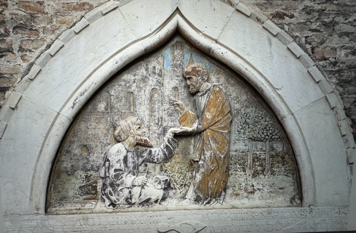 elaine_pasquini's tweet image. Bas-relief in Campo San Toma of St. Mark healing Anianus must be near Gabriel Allon’s apartment in San Polo. Also the merchant & camel bas-relief nearby and Mori bros. Continuing the journey…An Inside Job. pakistanlink.org/Community/2025… @danielsilvabook @jamiegangel