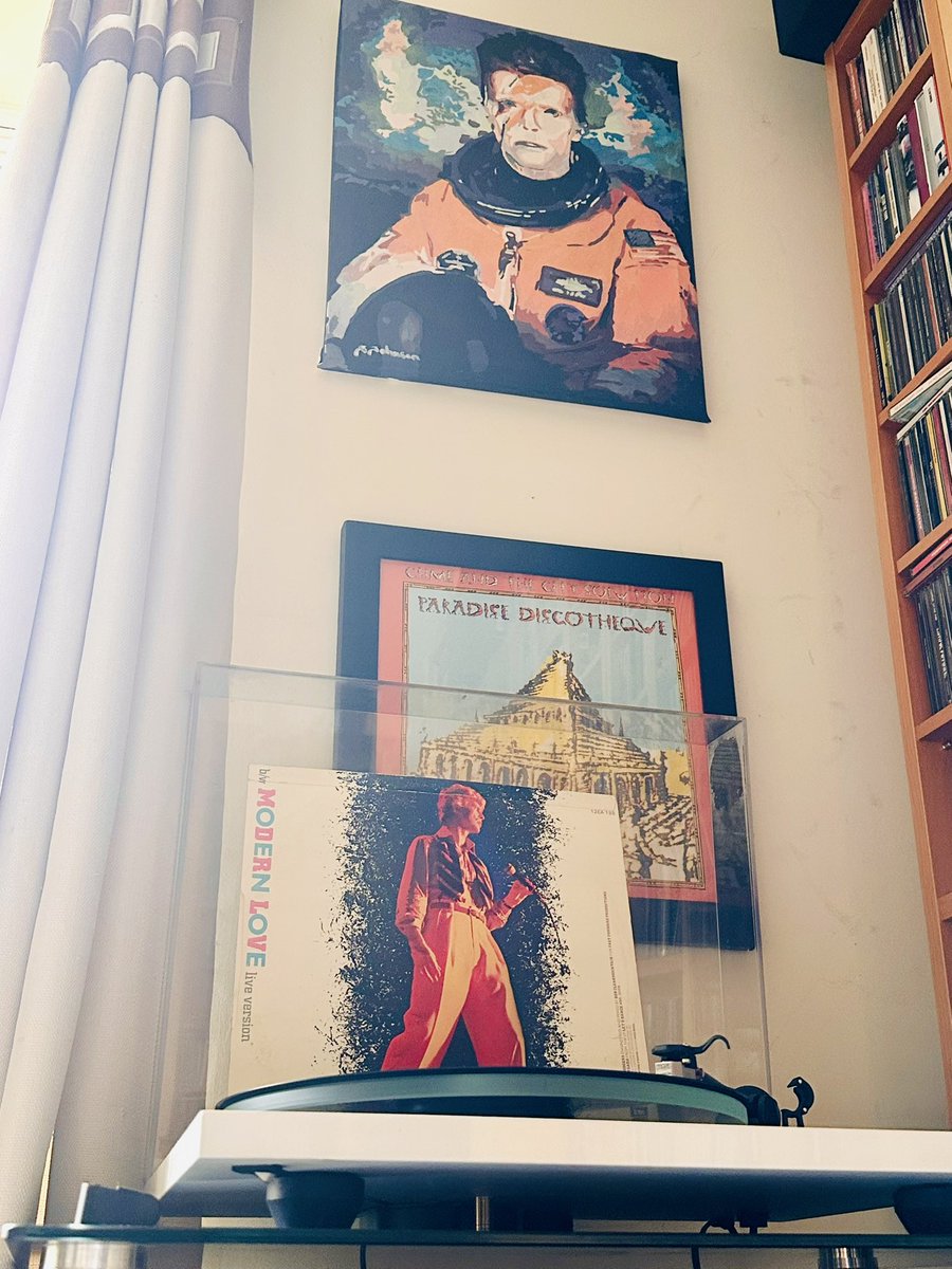 iainlstevens's tweet image. 🎶🎶🎶

Let’s spin some Bowie😊⚡️⚡️🎸🎶
#DavidBowie #modernlove #twelveinchsingle