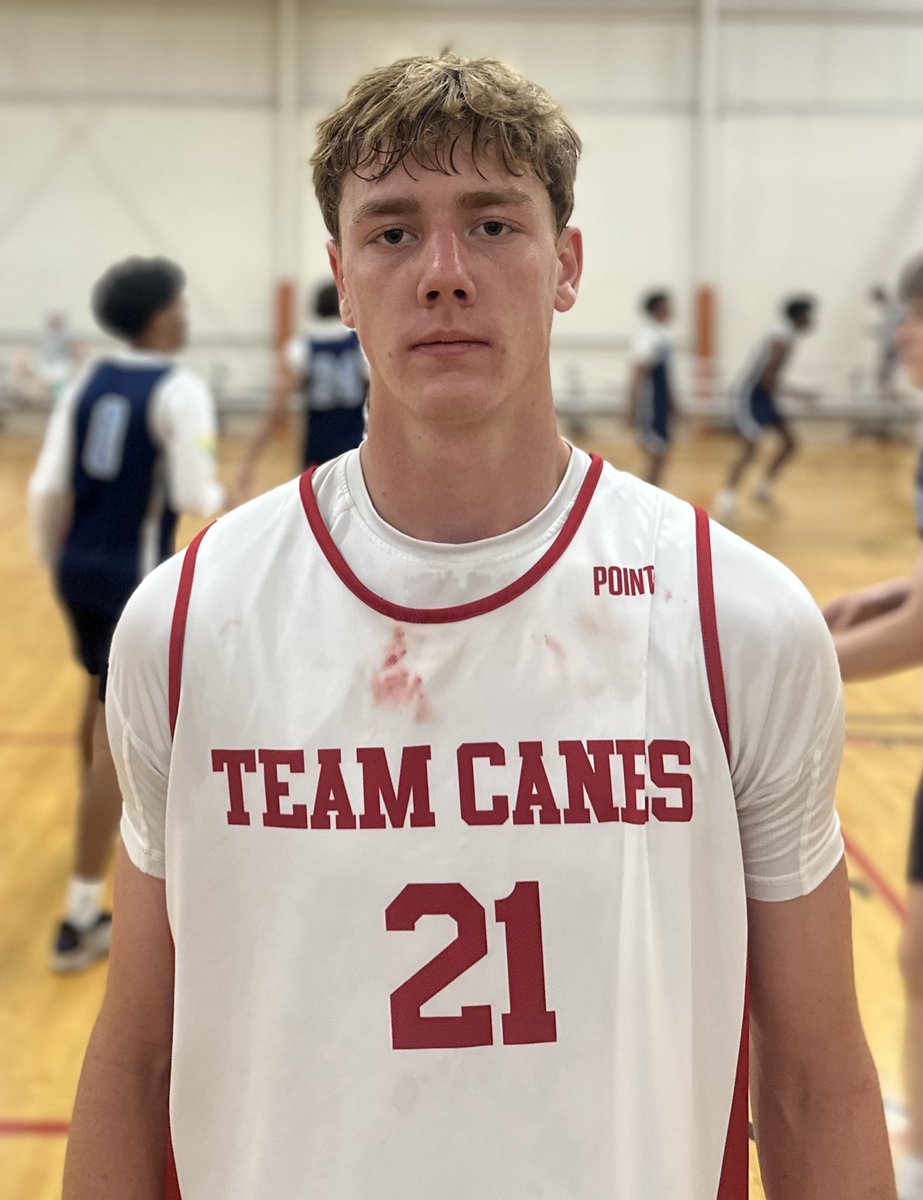 hoopseen's tweet image. Evan Blessett and Tyler Byrd combined for 39 points in Richmond Hill Hurricanes’ win over Georgia Stars Nike Elite. Blessett has shot the ball well all weekend and knocked down four threes in this one.
@Tylerbyrd2121
#SummerFinale