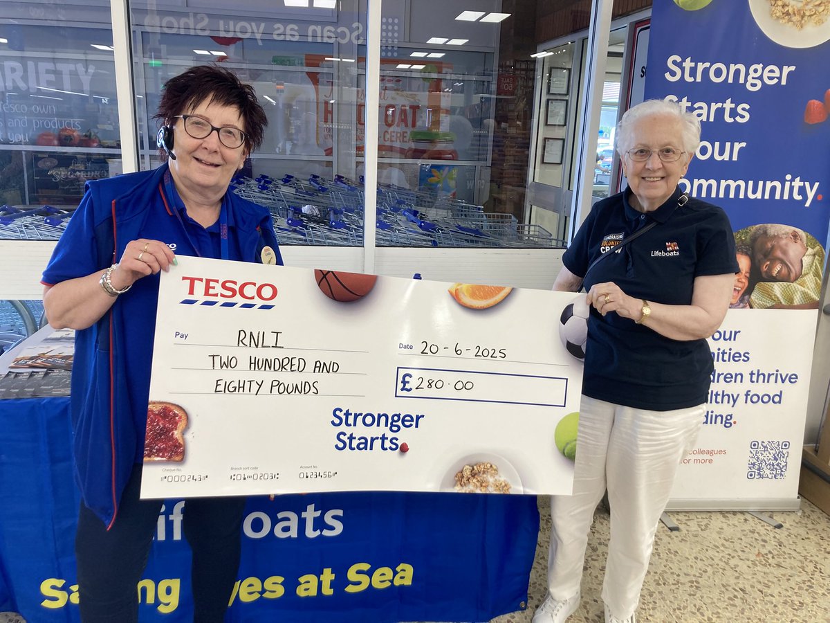 It’s always a pleasure to welcome RNLI volunteers into store.
We were happy to present our May book fundraising of £280 and they raised a further £195.91 at the instore collection in June. Huge thank you as always to customers and colleagues for their support 💙❤️