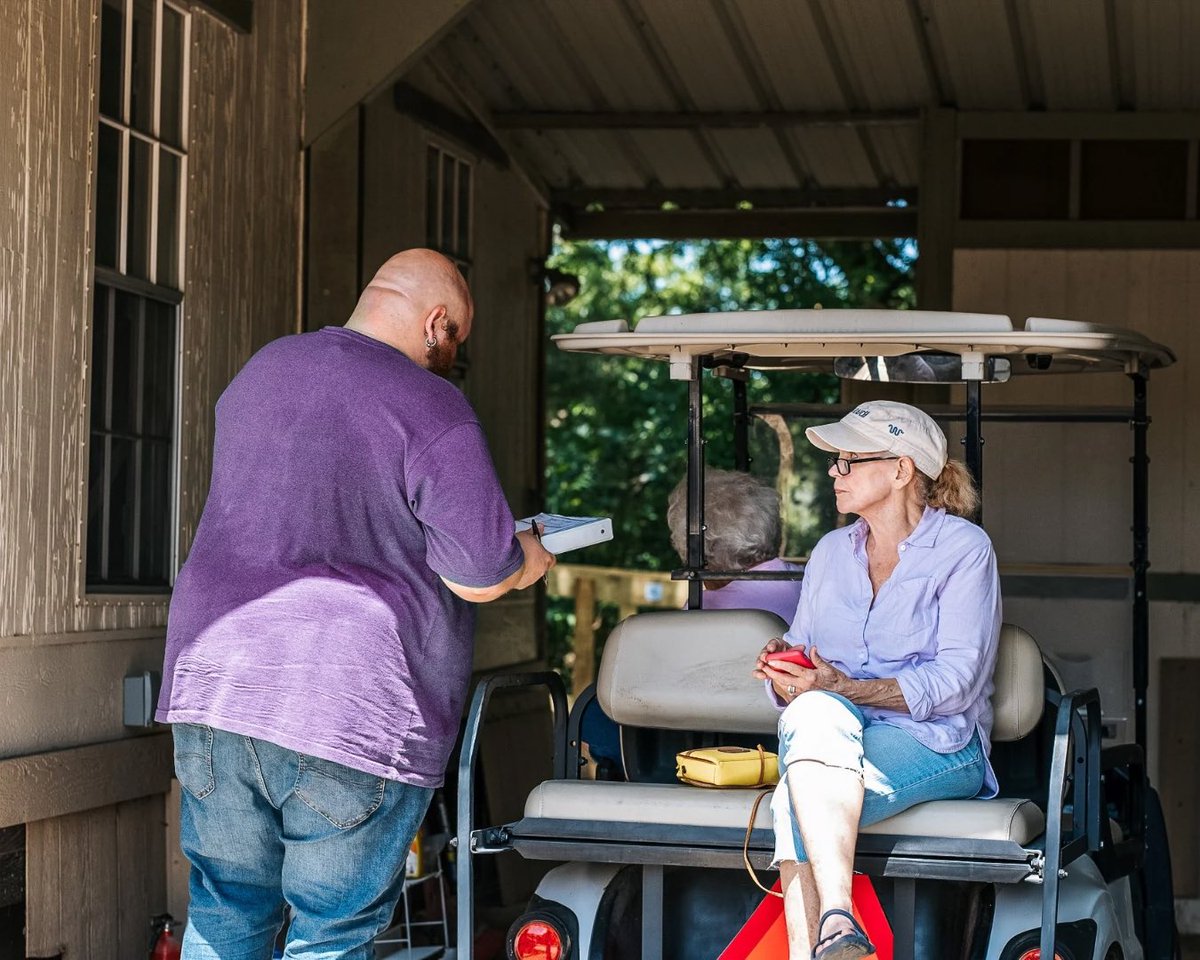 AllHandsHearts's tweet image. We’ve been going door to door with Center Point Fire Dept in Kerr County TX, listening to homeowners, seeing the damage firsthand, and helping plan next steps. These assessments guide where we send teams for cleanup, mold remediation, and support for unmet needs.