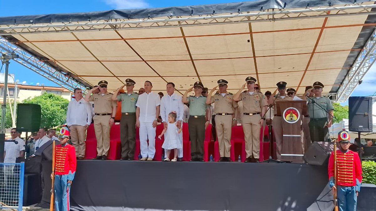 Ejercito_Div2's tweet image. Entonando el himno de Colombia damos inicio a nuestro desfile militar y policial en la avenida el Malecón en Cúcuta,. Celebramos 215 años de libertad.
Gracias por acompañar a los héroes de la patria.
#20DeJulio