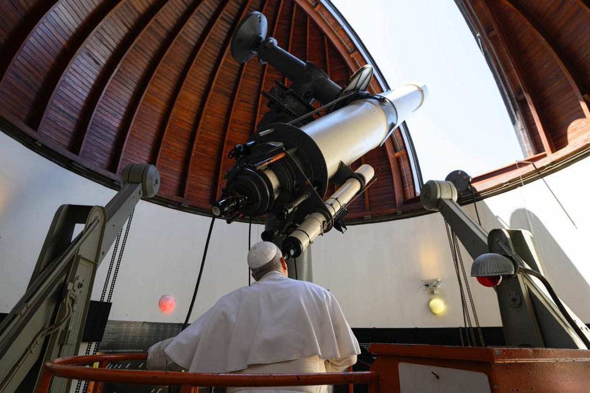 CatholicNewsSvc's tweet image. Today is the anniversary of the 1st crewed landing on the moon July 20, 1969. Pope Leo XIV visited the Vatican Observatory in Castel Gandolfo to mark the day. Fun fact: Pope Paul VI watched the landing happen, first on TV, then w/ the same telescope. (CNS photos/Vatican Media)