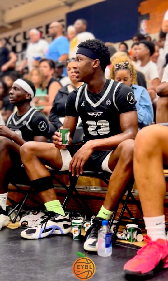 TheCircuit's tweet image. 2026 5-star JJ Andrews has been named 2025 Peach Jam Most Valuable Player ๐ #MVP
18.2 PPG, 5.9 RPG, 2.1 APG, 2.0 SPG ๐
@JJAndrews2026 @BradBealElite ๐ธ @NikeEYB