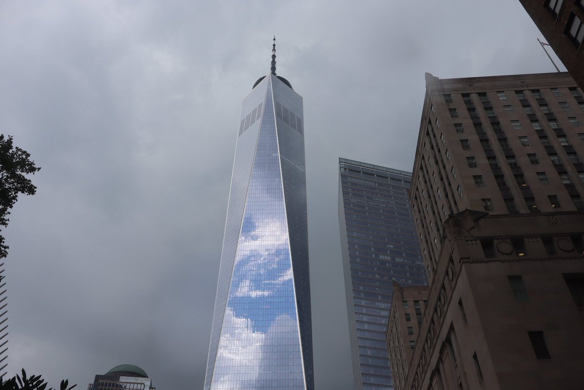 coldhealing's tweet image. Rain is coming in from the west, but the sky is still blue in the east. So you can see the reflection of the blue sky in the windows of the World Trade Center