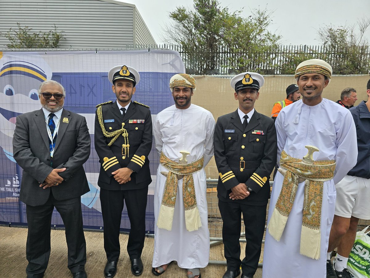 NurulHoqueAli1's tweet image. Meeting the Omani sailors