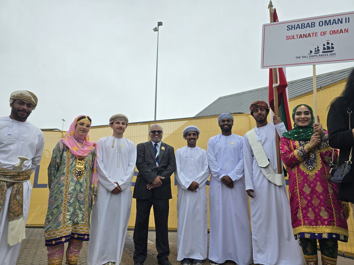 NurulHoqueAli1's tweet image. Meeting the Omani sailors