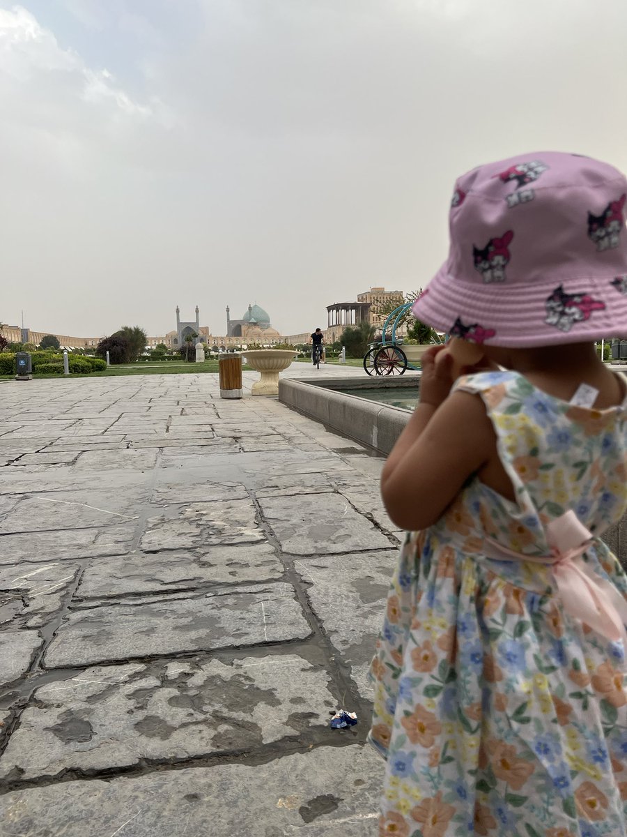 Nasimamb's tweet image. خب فردا تولد دوسالگی دخترکه.
این چند هفته تلاش کردیم که سند بزاریم و لاقل برای تولد دخترش مصطفی بیاد مرخصی که هنوز اتفاقی نیفتاده.
دخترکم زادروزت هزاران بار بر من و ما مبارک
#مصطفی_محمدحسن