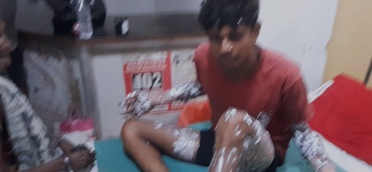 #चित्रकूट -रील बनाने में युवक ने खुद को लगाई आग

आग की लपटों में युवक झुलसा, लोगों ने बचाया, मानिकपुर थाना क्षेत्र के एंचवारा का मामला

#Chitrakoot <a href="/chitrakootpol/">Chitrakoot Police</a> <a href="/Uppolice/">UP POLICE</a>