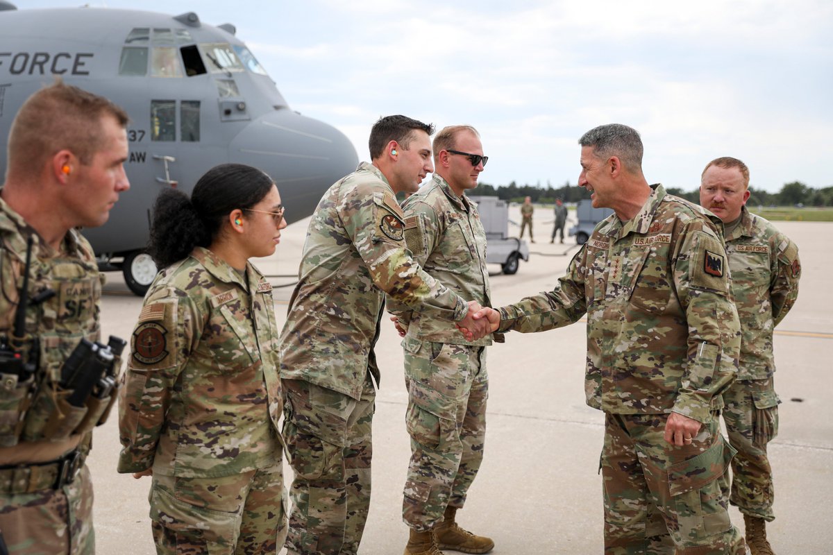 ChiefNGB's tweet image. Big thanks to the Wyoming National Guard for hosting us. I was blown away by their warrior ethos & esprit de corps—fighting fires from the air, aiding with back-country search and rescues & contributing to Joint Force operations around the globe to defend our Homeland. These…