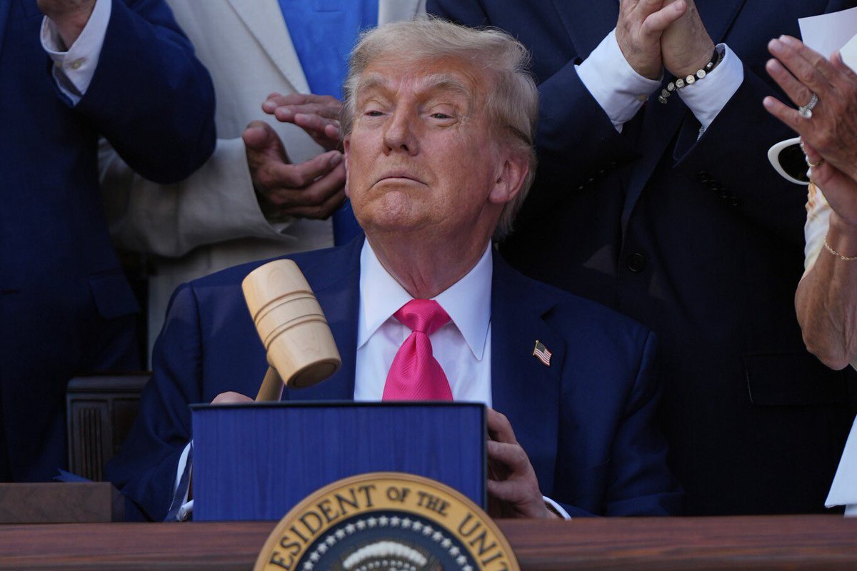tackettdc's tweet image. With gavel in hand, Trump chisels away at the power of a compliant Congress
Via @LisaMascaro
apnews.com/article/trump-…