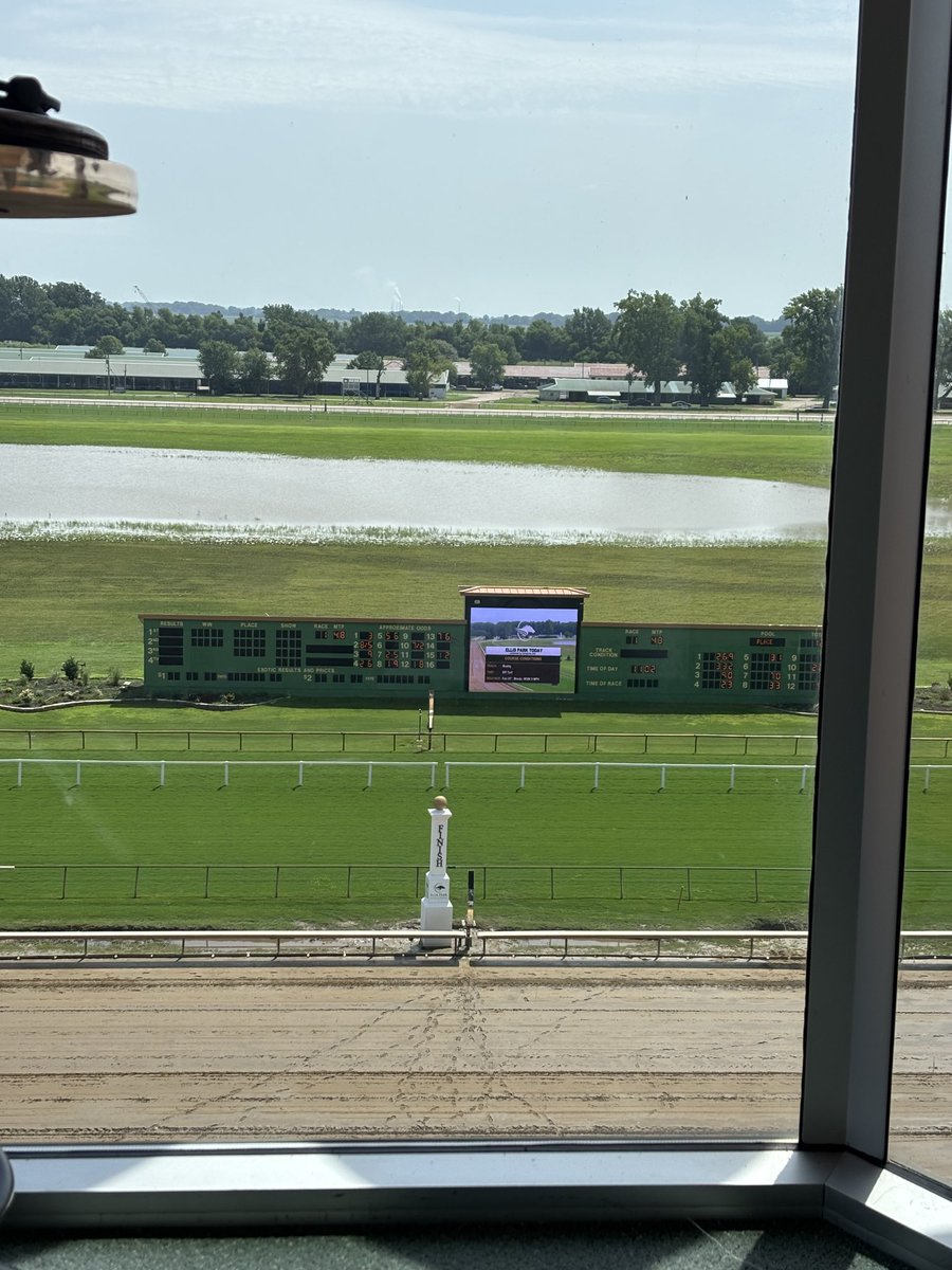 TonyCalo5's tweet image. It’s just another MUDDY SUNDAY here @EllisParkRacing Nine Race card OFF TURF R4 .20 Dade Park Jackpot P6 $37,696.52. Race 8 is The Sunday Feature The 4th running of The Jeff Hall Memorial Stakes $150k 6.5F 3 yo’s and up Banishing deserves top billing as the 2-1 ML Choice