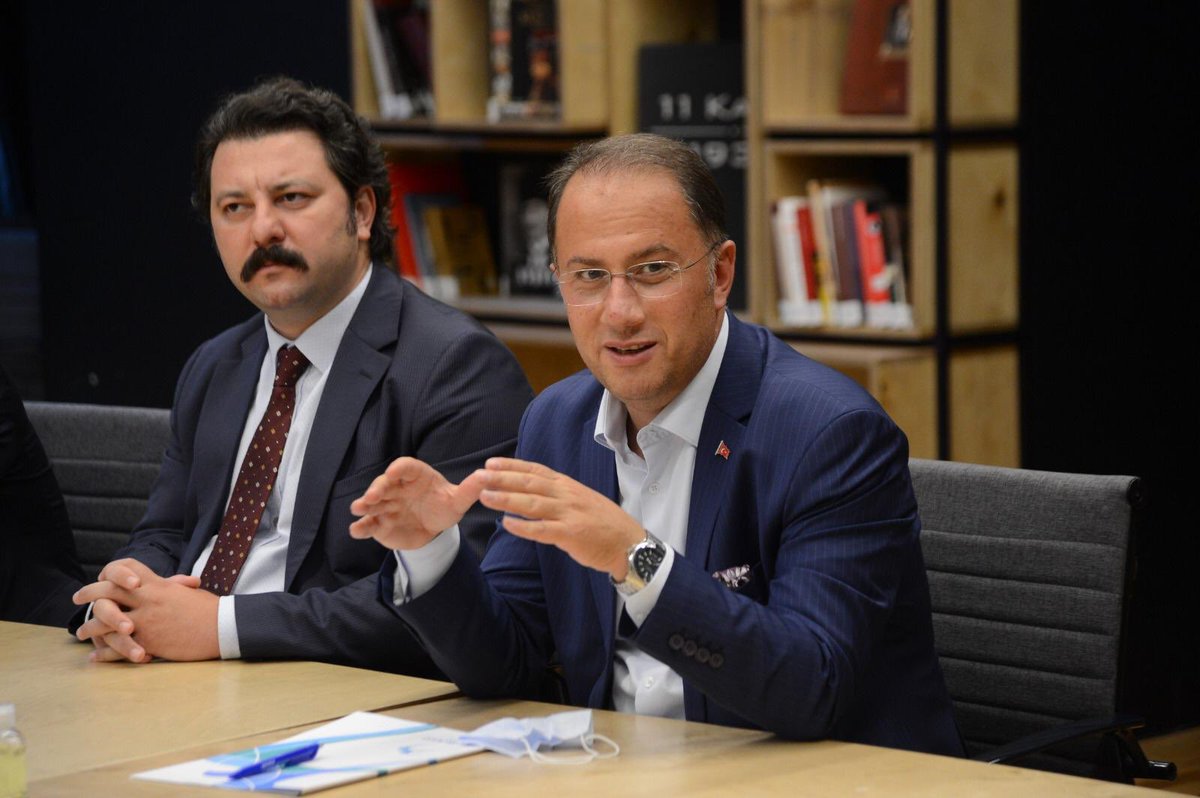 Sevgili Mehmet Abi,

Sen yüreği kocaman, güçlü, inatçı insansındır.

Yeniden dışarıda uzun uzun konuşacağımız; şehircilikten, planlamadan, hayattan sohbet edeceğimiz günlere…
<a href="/mmuratcalik/">Mehmet Murat Çalık</a>