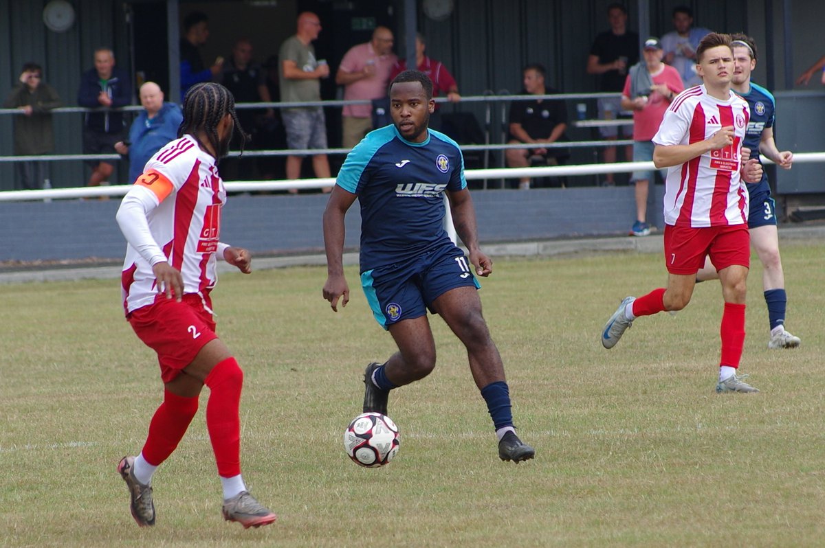 RayleighFootie's tweet image. Some photos📸 as town win 2-1 against Essex senior league side Frenford in their last pre-season game as the countdown⏰ to the big kick off next weekend starts
@NonLeagueCrowd @NonLeagueUK_ @RayleighTownFC1
