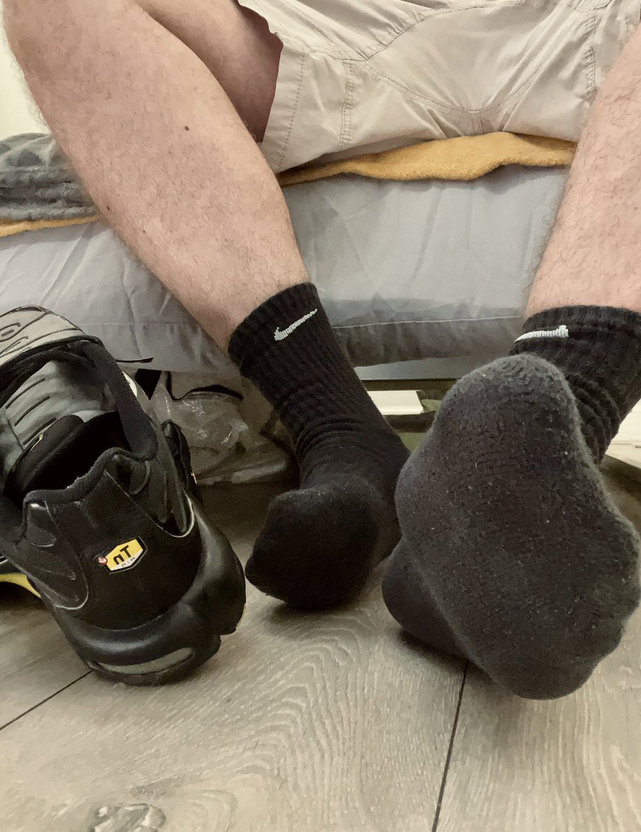 Sub needed URGENTLY in London to come and sniff out the sweat from my socks and TNs, I’ll also use your face and body to rest my feet on whilst ignoring you