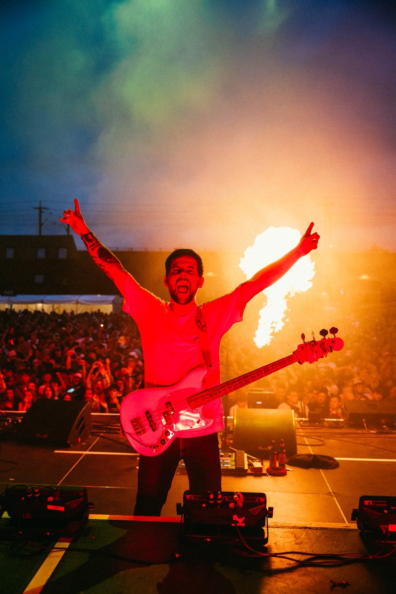 NO SCOTLAND, NO PARTY!!! 🏴󠁧󠁢󠁳󠁣󠁴󠁿

Glasgow!!! This city will forever feel like home... Thousands of us together as one! To all those who travelled for miles and all those who walked down the road... Thank you, we love you, what a night. #AllReytons x