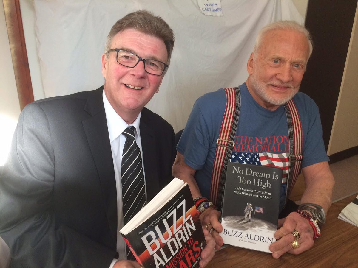 Gillylancs's tweet image. On this day (20th of July 1969 ) Buzz Aldrin was the second man to walk on the Moon
I had the pleasure of interviewing him on stage at The Croston Theatre @WestholmeSchool in Blackburn for @SilverDellBooks A fantastic evening