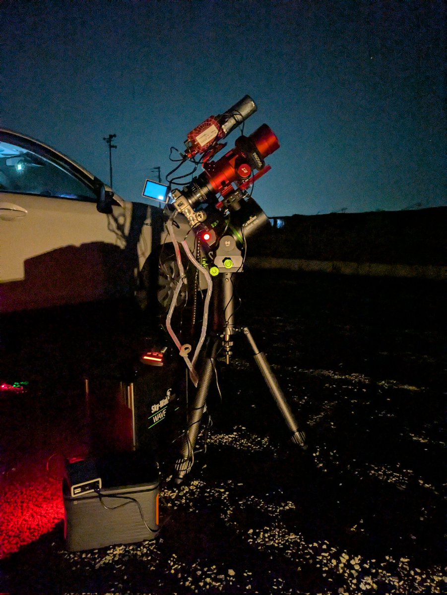 月がでてきました…
今タークを撮っているところです。
街に近い公園なのであまり空は暗くないのですが、天の川ははっきりと確認できました。
久しぶりの撮影楽しめました。