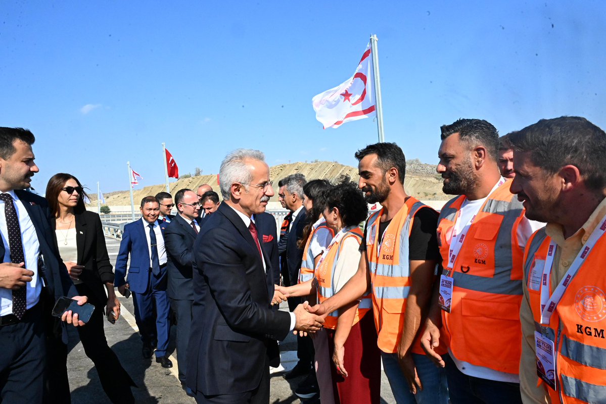 Abdulkadir URALOĞLU (@a_uraloglu) on Twitter photo 📍Lefkoşa
Doğu Akdeniz’in kalbi Kuzey Kıbrıs Türk Cumhuriyeti’nde Cumhurbaşkanımız Sn. <a href="/RTErdogan/">Recep Tayyip Erdoğan</a>’ın canlı bağlantısıyla Lefkoşa Çevre Yolu 2. Etabı ile Girne Köprülü Kavşağı Açılış Töreni’ni gerçekleştirdik.
Bugün, Güzelyurt istikameti ile Girne istikameti arasında kalan 4,5 📍Lefkoşa
Doğu Akdeniz’in kalbi Kuzey Kıbrıs Türk Cumhuriyeti’nde Cumhurbaşkanımız Sn. <a href="/RTErdogan/">Recep Tayyip Erdoğan</a>’ın canlı bağlantısıyla Lefkoşa Çevre Yolu 2. Etabı ile Girne Köprülü Kavşağı Açılış Töreni’ni gerçekleştirdik.
Bugün, Güzelyurt istikameti ile Girne istikameti arasında kalan 4,5
