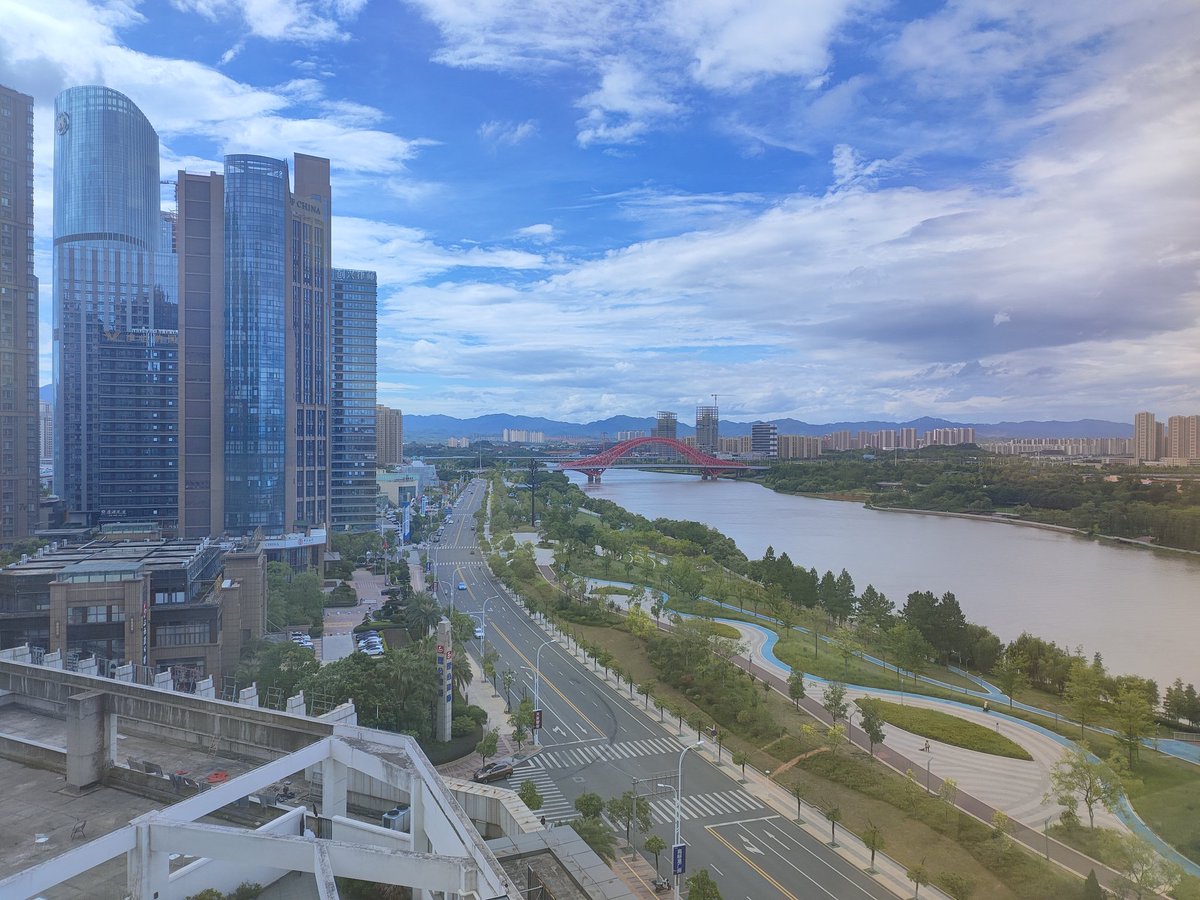 粤赣交界地的小城市探索
古城运营的很烂，但新城区还不错