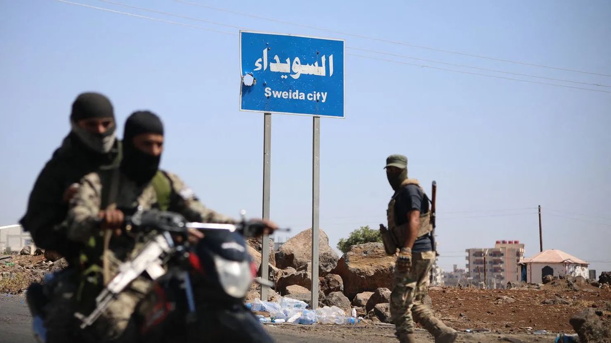 "تكمن الخشية في أن استمرار حالة التوتر والاختلال الأمني في السويداء قد يؤدي إلى تقويض الطموحات الأردنية في عدد من الملفات الاستراتيجية، أبرزها؛ عودة اللاجئين السوريين، استقرار الحدود الشمالية، وضبط التهريب، بالإضافة إلى مشاريع إقليمية حساسة في مجالات المياه والطاقة …".

تقدير