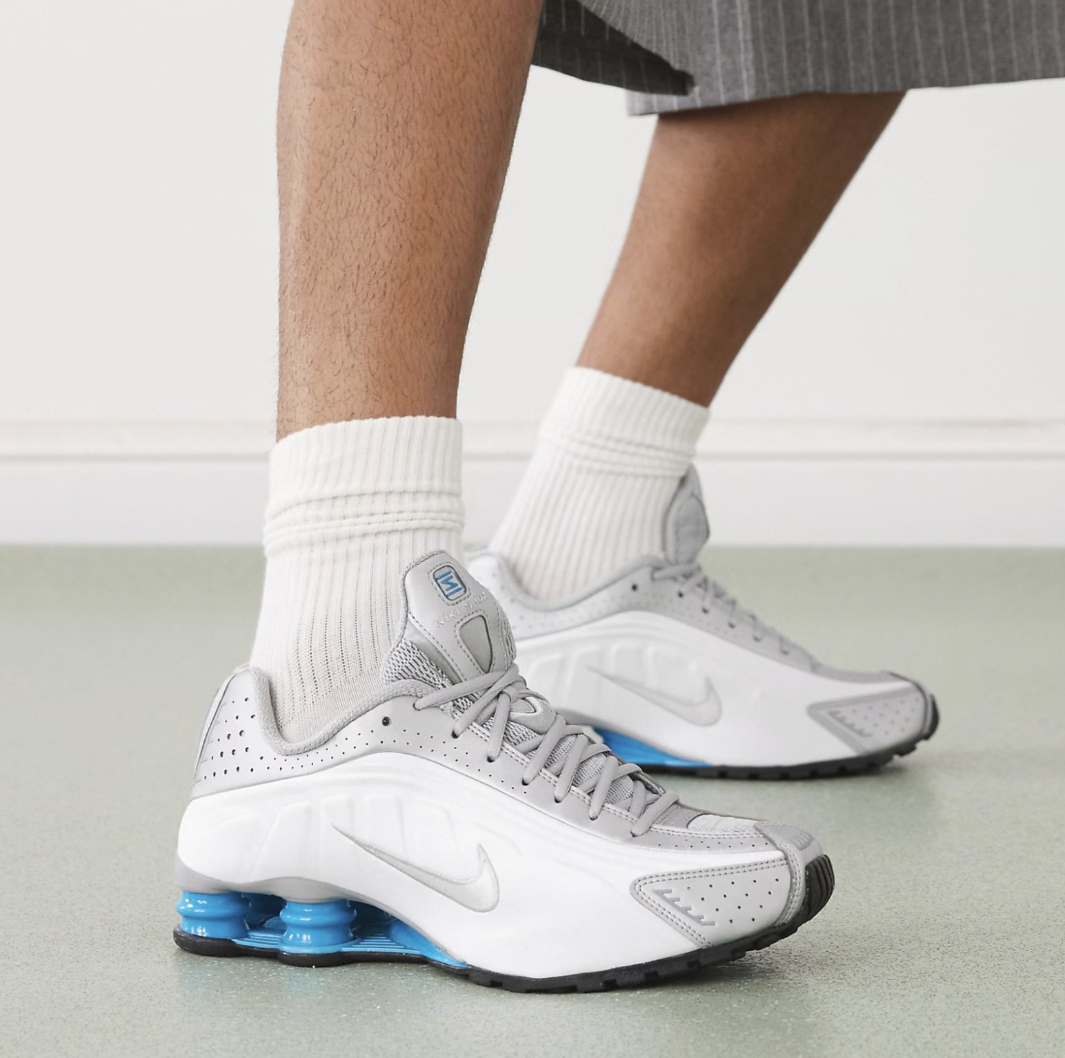 ◆正規品◆NIKE SHOX R4 LLIC SILVER BLUE LAGOON◆関税込◆ Nike Shox R4 Men's Shoes. Nike IL