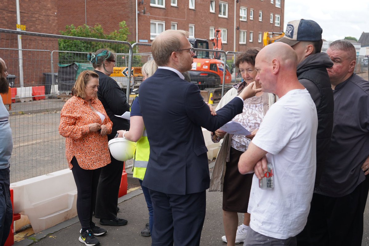 mgshanks's tweet image. Thanks to the local businesses in Rutherglen who came out to join my meeting with Scottish Water and the contractor working on the sewer repair along Hamilton Road.
I know it is disruptive for businesses and residents but it’s also important to get the repair done.