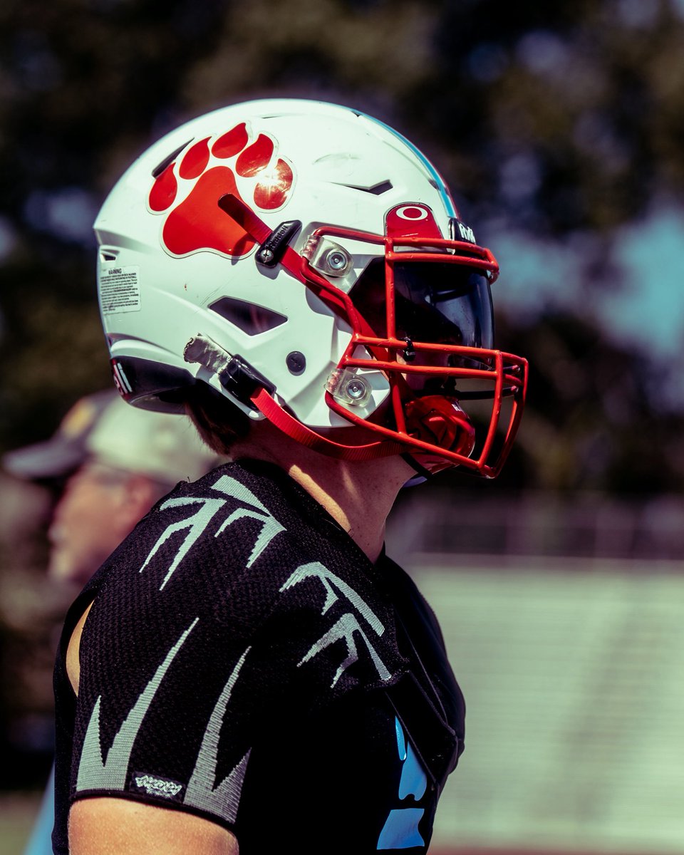 USJBruinFB's tweet photo. Final 7 v 7 for the summer.   Thank you to Shaw Shotz for the photos. https://t.co/gQHBCoiEeR