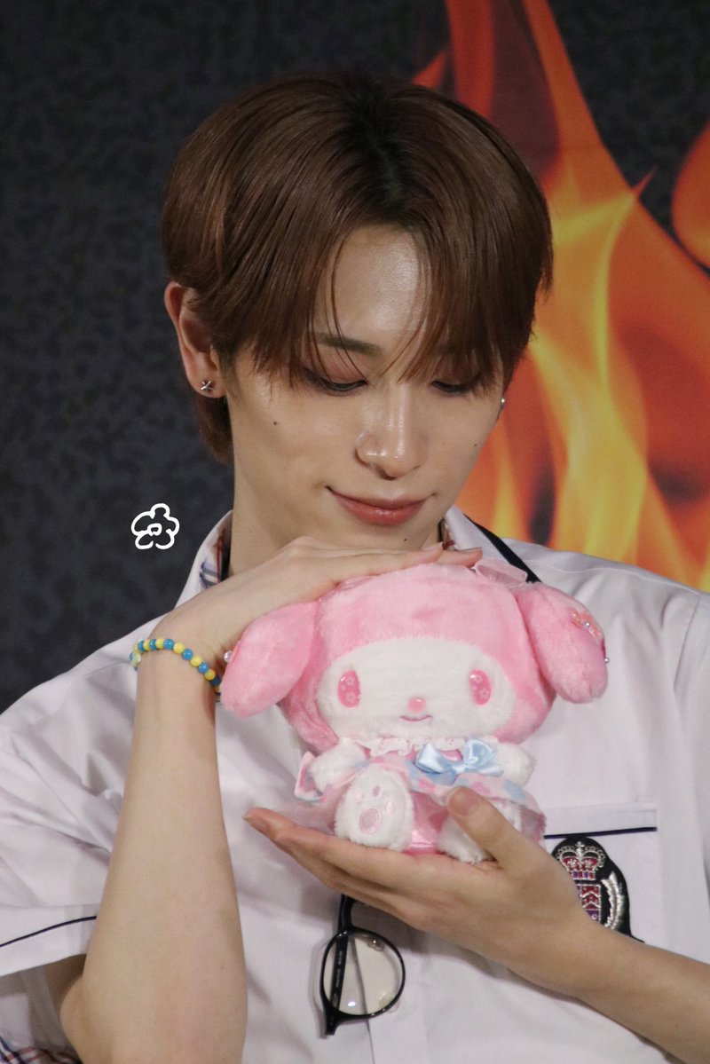 _BOM218's tweet image. 250720 Rising Star

#XLOV #엑스러브 #HARU #하루 #暖琉