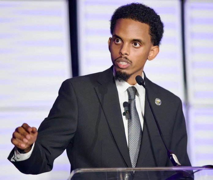 Megatron_ron's tweet image. BREAKING:
🇺🇲 Socialist Muslim Omar Fateh officially wins Minneapolis Democratic Party endorsement for mayor.