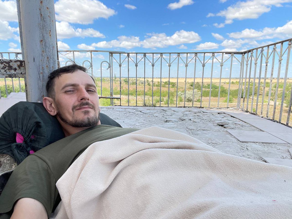 WhySkk's tweet image. Підхожу до дівчат знайомитись
Вони такі: «ВИ СЛУЖИЛИ?»
Я такий: -ТАК
Вони: «НУ ПІЙШОВ НАХУЙ»