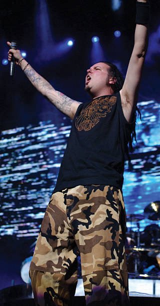 TheOzzFest's tweet image. July 20, 2003
@JDavisOfficial with @Korn at OzzFest ’03 in Chicago, Illinois